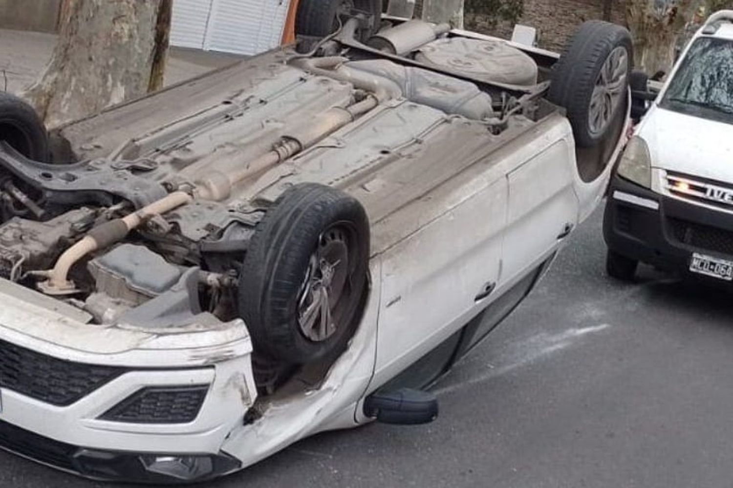 Volcó un auto en Avenida San Martín.