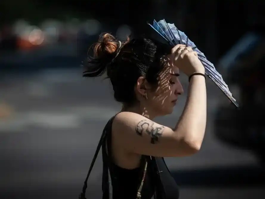 Calor y salud: qué hacer y qué no para evitar una descompensación