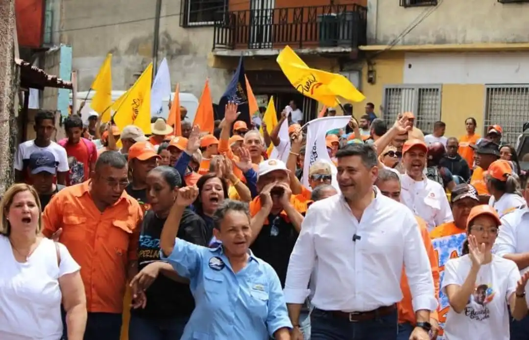 ¿OTRO MÁS PARA LA LISTA? Freddy Superlano retiraría su candidatura a la primaria