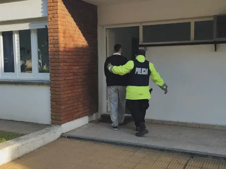 Evadió un control de alcoholemia en Bombal, huyó y terminó detenido por resistencia a la autoridad