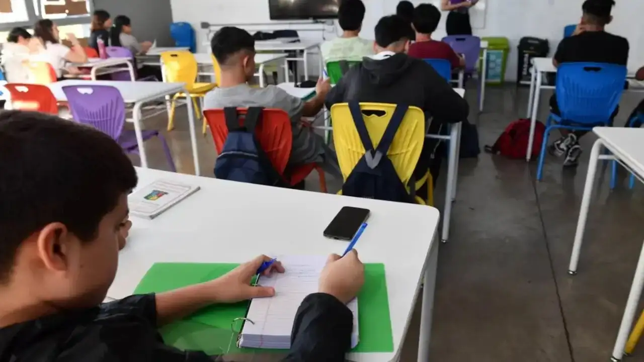 El porcentaje de los alumnos de primaria que tienen un teléfono móvil propio y sus consecuencias