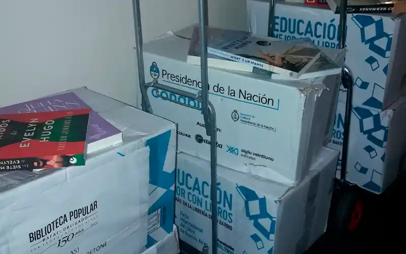 Importante compra de la Biblioteca Popular Rafael Obligado en la Feria del Libro