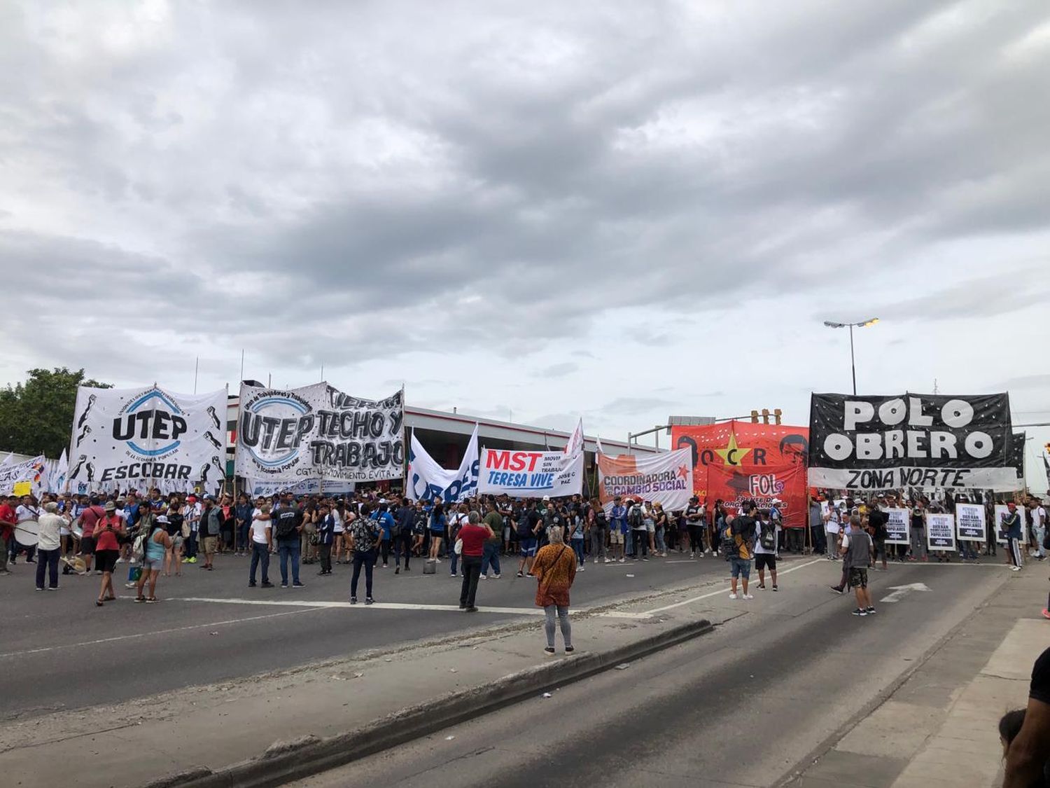 La protesta se lleva a cabo con corte parcial a la altura de Tigre.