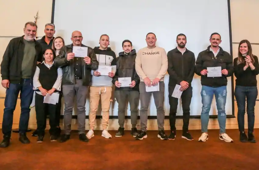 Raverta y Felizia entregaron diplomas a 83 egresados de cursos de formación en oficios portuarios