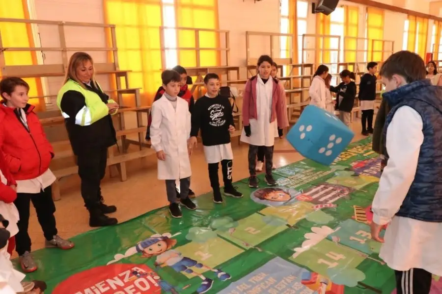 “Quién Pierde?”: El Municipio capacitó a alumnos de 5.º grado de la Escuela “Centenario”