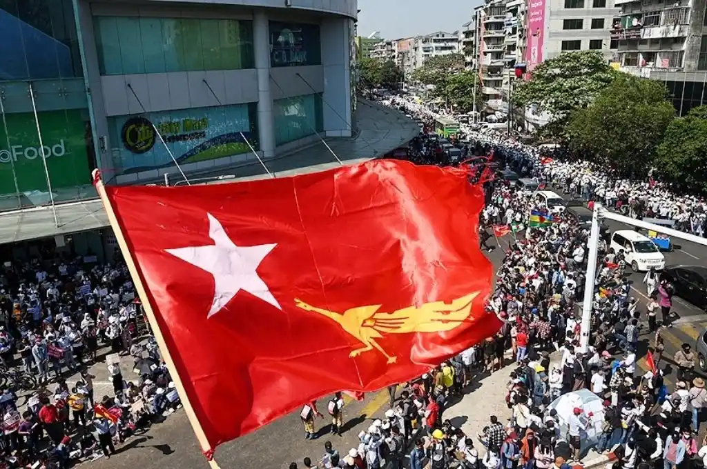 Myanmar: la ley marcial y la represión no detuvieron las protestas contra el golpe