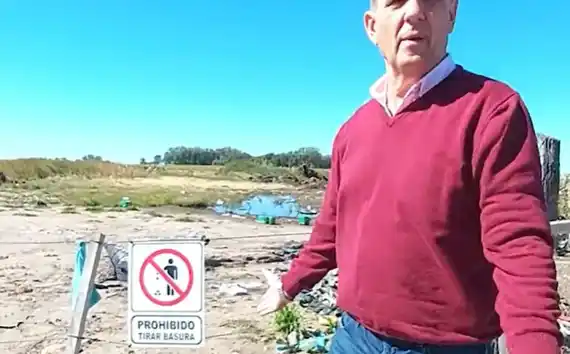Un intendente retó a los vecinos por tirar basura en lugares prohibidos: “No pueden ser tan brutos”