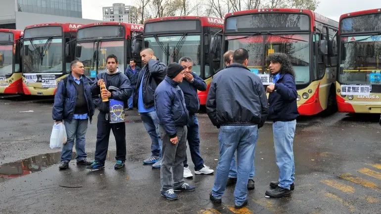 Línea 60: El servicio de micros vuelve a operar tras más de 40 días de conflicto