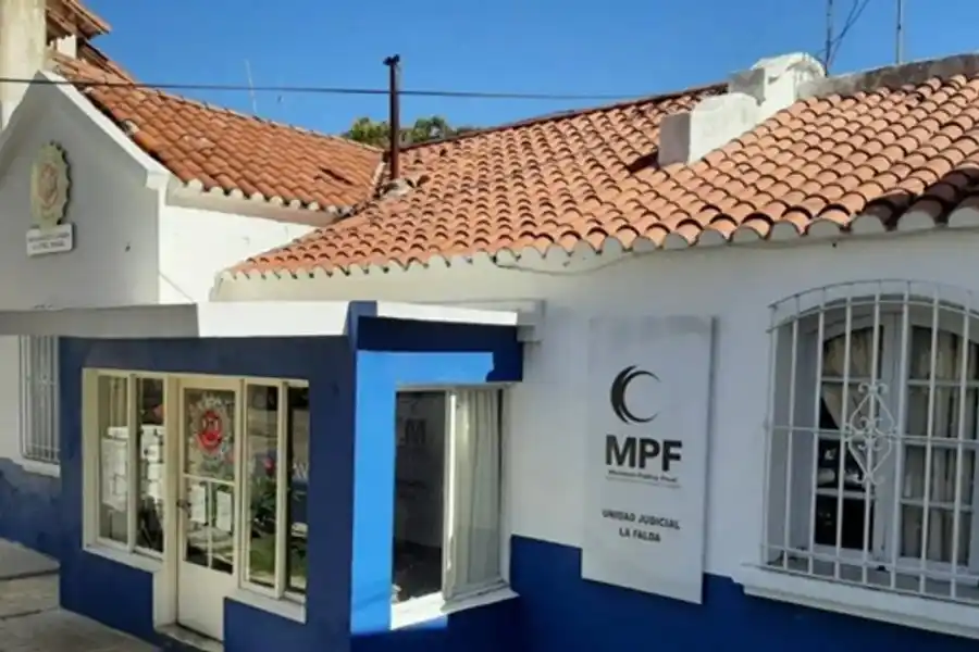 Seis policías detenidos por homicidio y encubrimiento tras el fallecimiento de un detenido en La Falda