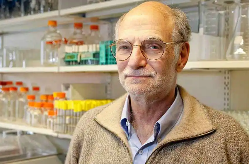 Motochorros asaltaron al último ganador del Nobel de Medicina