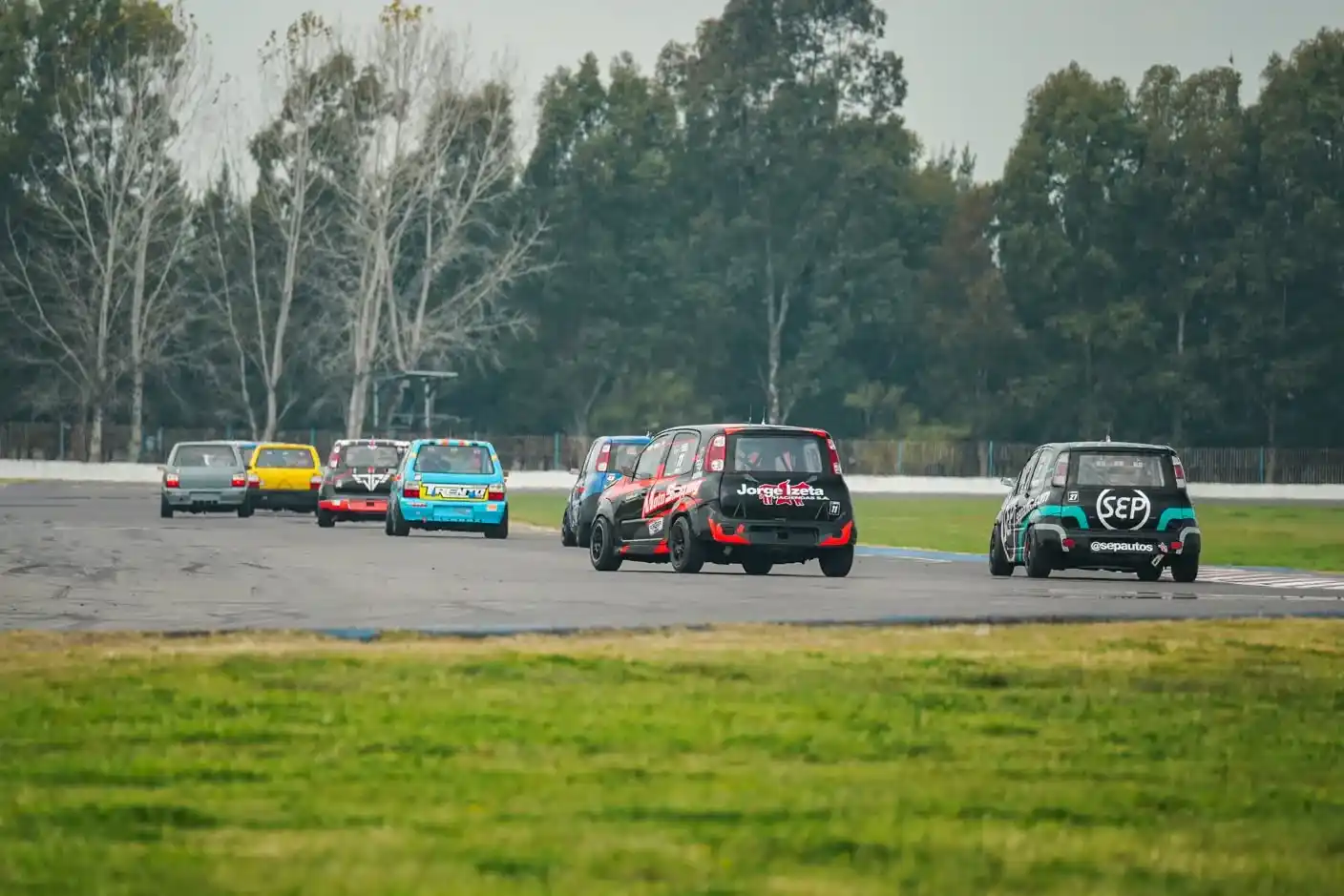 Juan José Gárriz completó las pruebas libres en La Plata junto a Tomás Vitar en la monomarca Fiat Uno