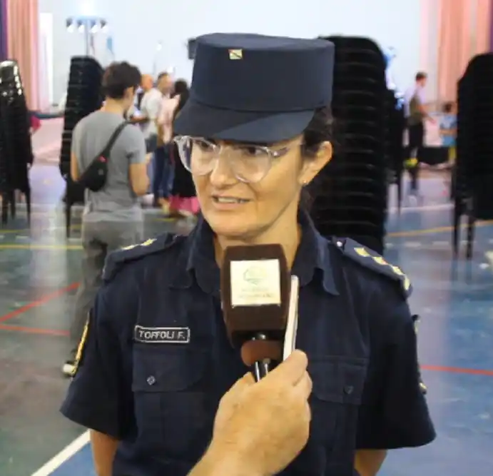 Fueron detenidos por incumplir una restricción judicial y encontrarse en el Centro Recreativo Municipal