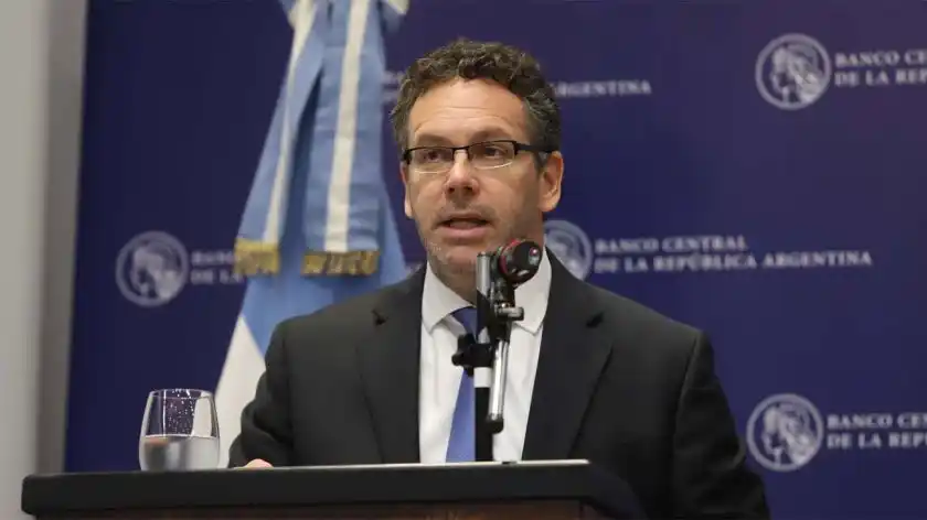 El Banco Central restringe a US$ 50 los adelantos con tarjeta en el exterior