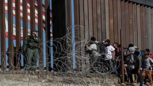 Cruces irregulares en la frontera de Estados Unidos con México han bajado 79%