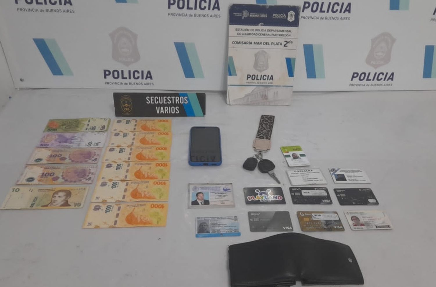 Se aprovechó de un borracho dormido y le robó