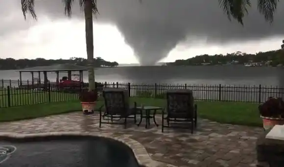 Tornado deja diversos daños y heridos en Florida este #16Ene