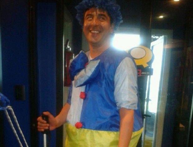 Quilmes: Payaso se encadenó en la Municipalidad para que aprueben un festival