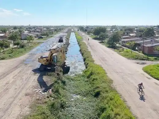 Intensifican obras de vialidad y desagües 
en los barrios 28 de Junio y Salvador Gurrieri