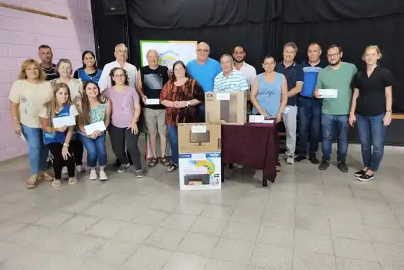 Alcides Calvo se reunió con instituciones y entregó aportes