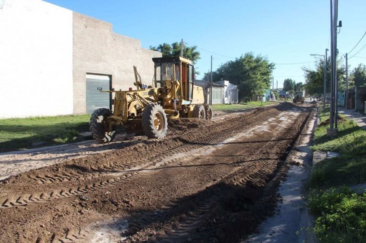 Abren y preparan la calle Donofrio para pavimentarla