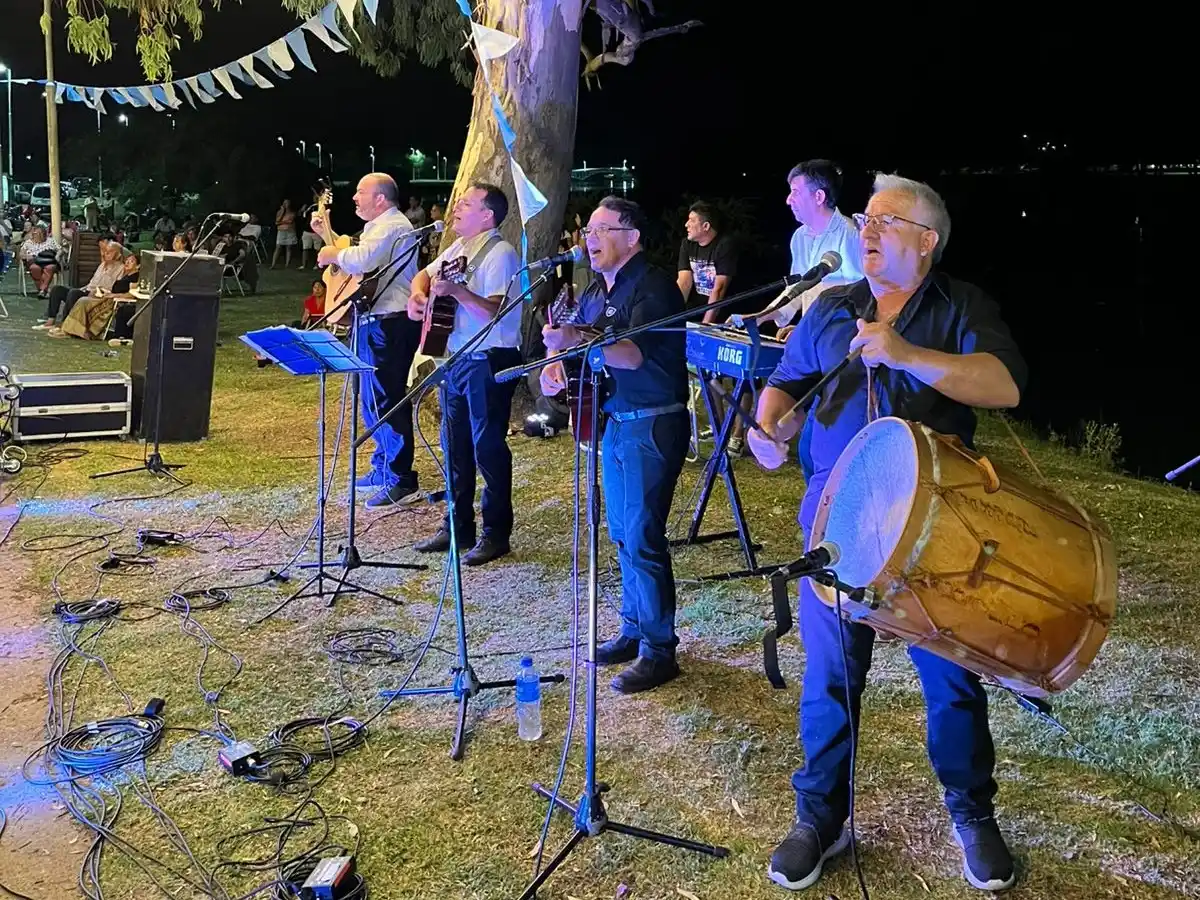Exitosa Peña de El Patio convocó a cientos de vecinos en la Costanera