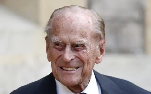 Hospitalizan al príncipe Felipe, esposo de la reina Isabel, por precaución