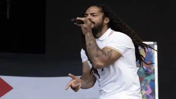 EE. UU. revoca visas a raperos por cántico contra Israel en festival de Glastonbury