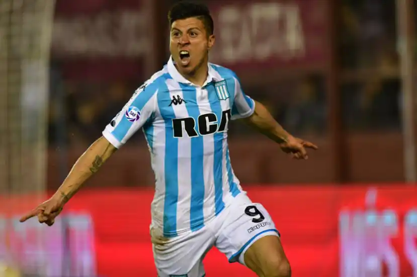 Racing volvió a lo más alto de la tabla