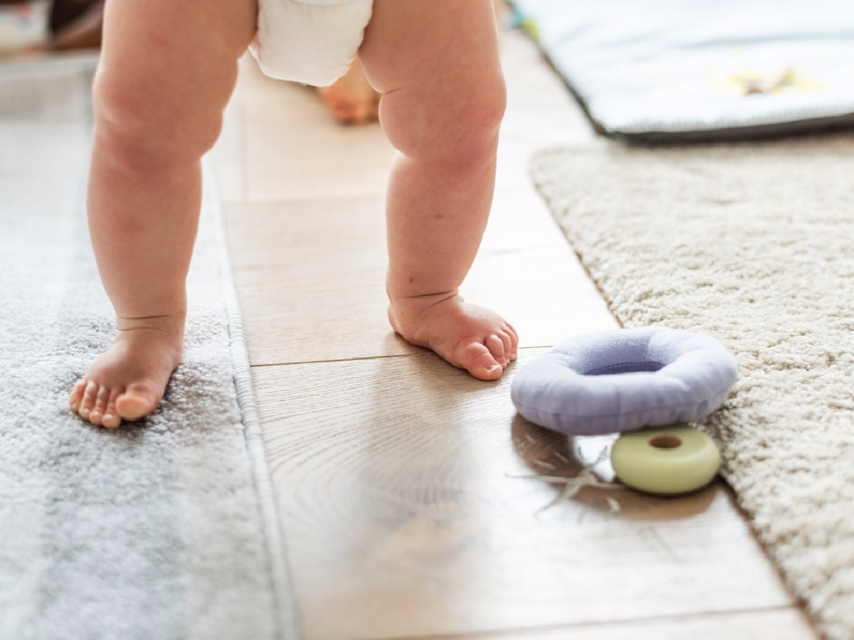 Los primeros pasos de  los bebés: ¿Es necesario que usen zapatos?