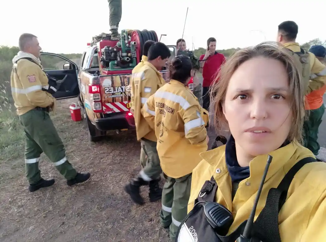 Una charla íntima con Betiana sobre su rol como bombero, mamá y cantante