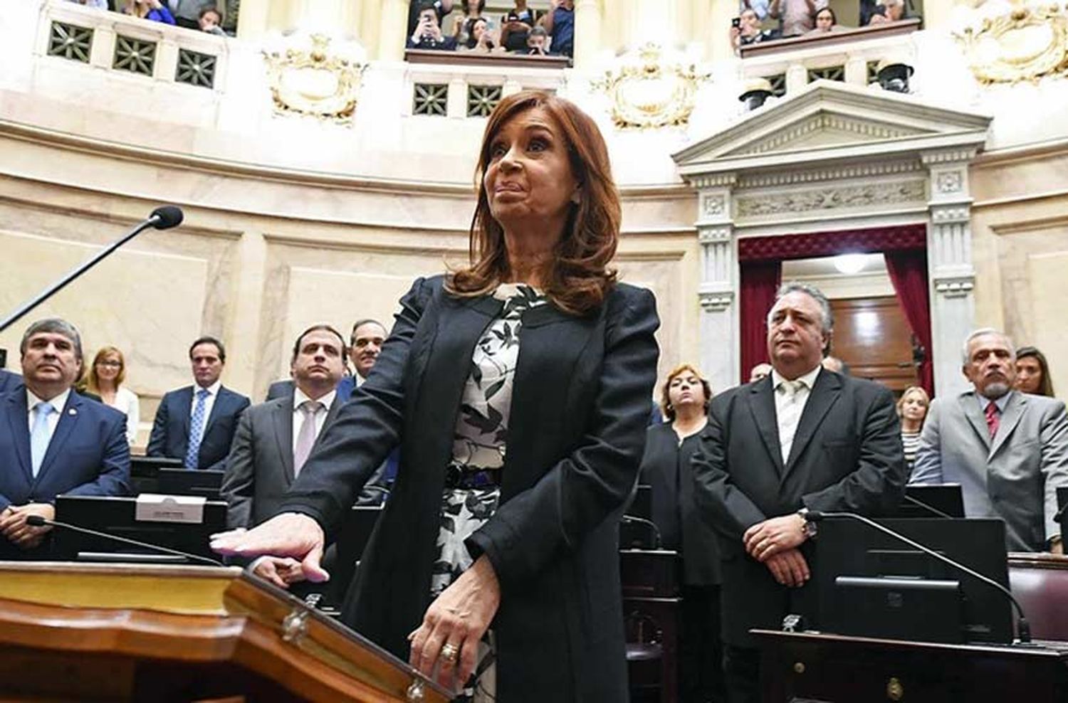 Jura de senadores, con las miradas puestas en CFK