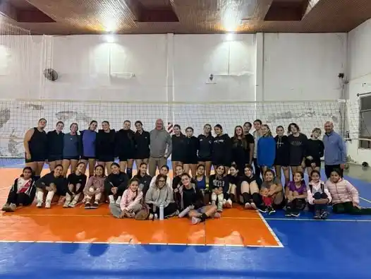 Gran recibimiento a una figura histórica del club. Foto: Gentileza.