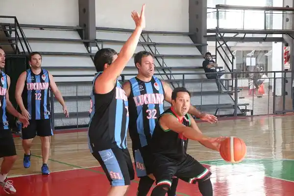 Maxibásquet: Neptunia venció a Luciano es único puntero