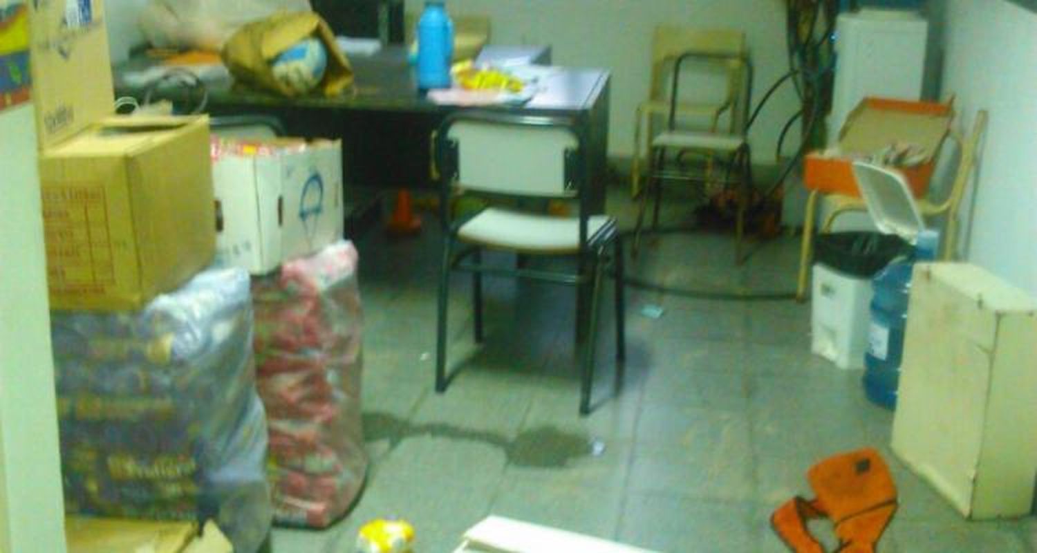 En la Escuela 47, robo y destrozos