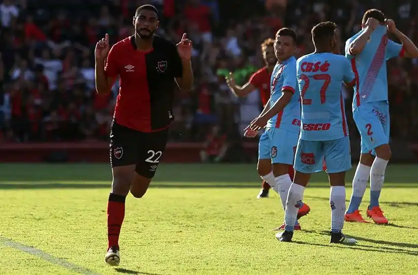 Newell’s oficializó la venta de Joaquín Varela