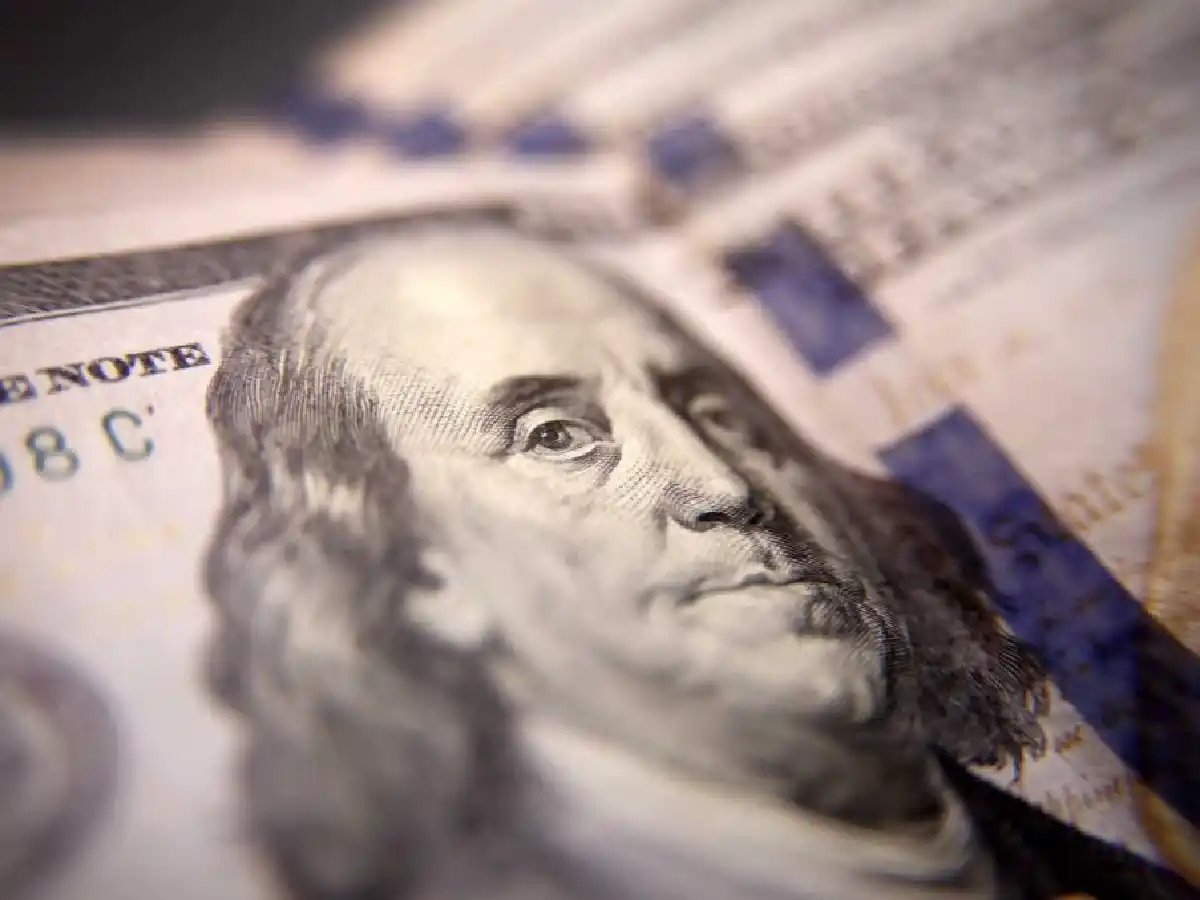 El dólar blue trepa a $220 y queda cerca de su máximo histórico