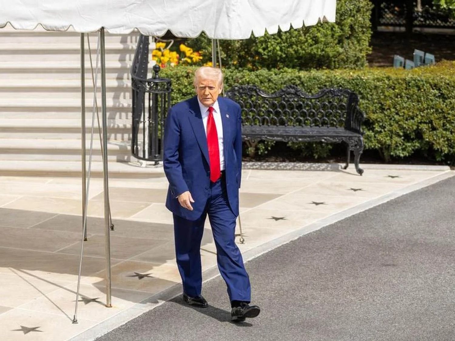 Donald Trump elevó los aranceles a los productos chinos y serán del 104 por ciento