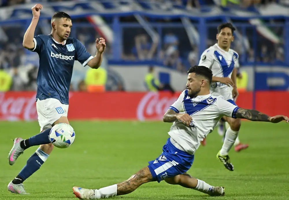 Racing viene de ganarle a Vélez en Liniers.