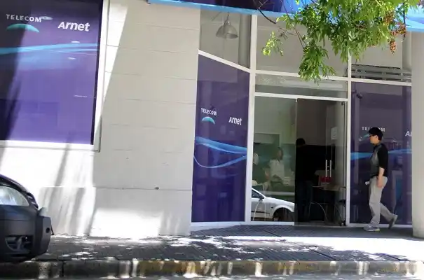 La Justicia definirá si la oficina abierta por Telecom es apta