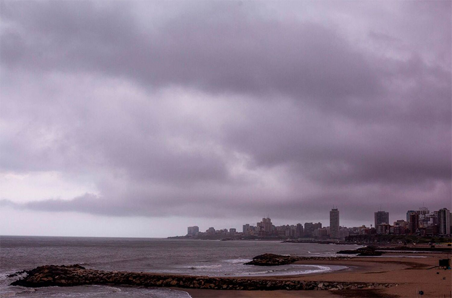 Emiten advertencia por lluvias intensas, ráfagas de viento y ocasional caída de granizo en Mar del Plata
