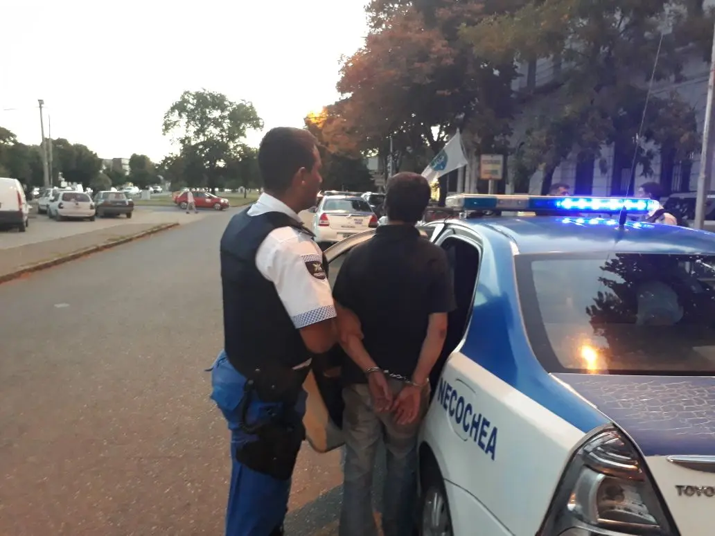 Robó una bicicleta y otra vez vecinos atraparon al ladrón 