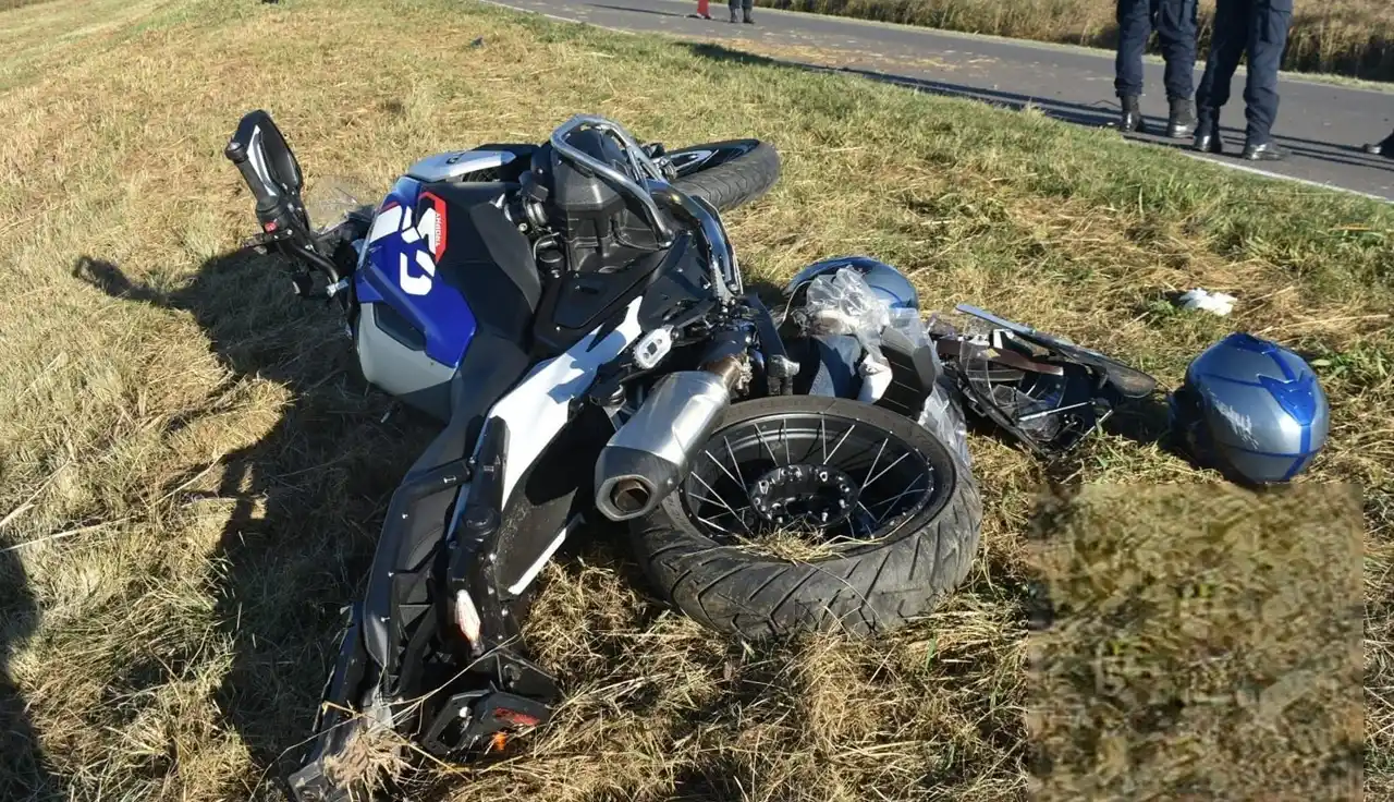 Internaron a una pareja que se cayó de la moto en Ruta 11