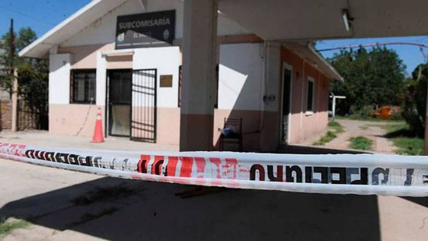 Una policía mató a una  compañera en una comisaría  porque salía con su ex