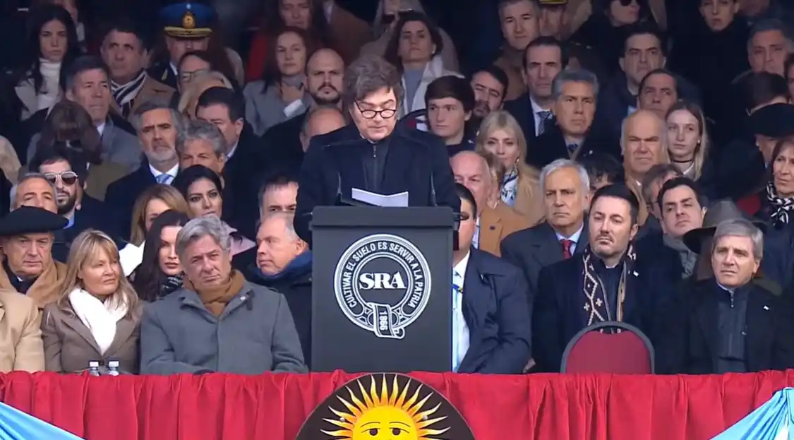 Milei anunció la baja de retenciones la Rural