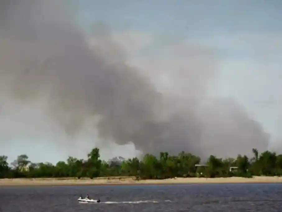 Vecinos rosarinos amanecieron bajo una densa nube de humo.