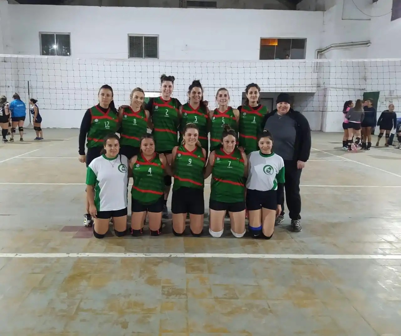 Camioneros A quedó al frente en el Oficial de Maxi Voley de AVG