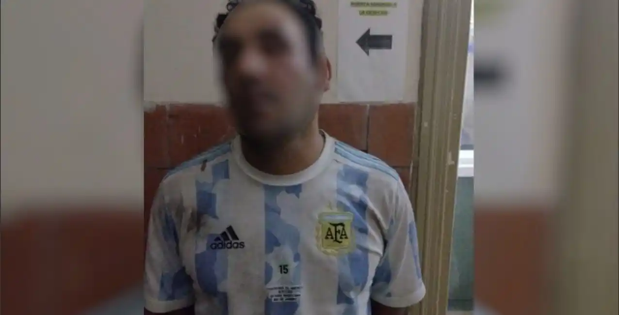 Detienen a un hombre que golpeó a su hijo de 5 años en la vía pública