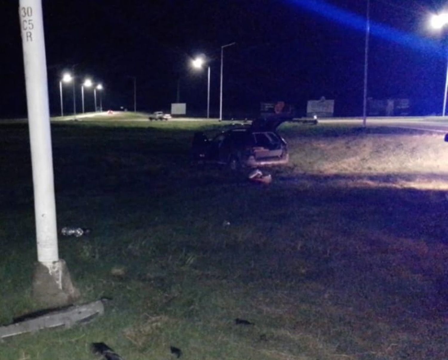 Circulaba por RN 12 y no advirtió la rotonda continuando su trayectoria en línea recta