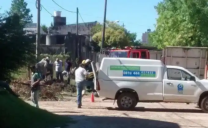 Perforaron un caño de gas: Actúan los bomberos