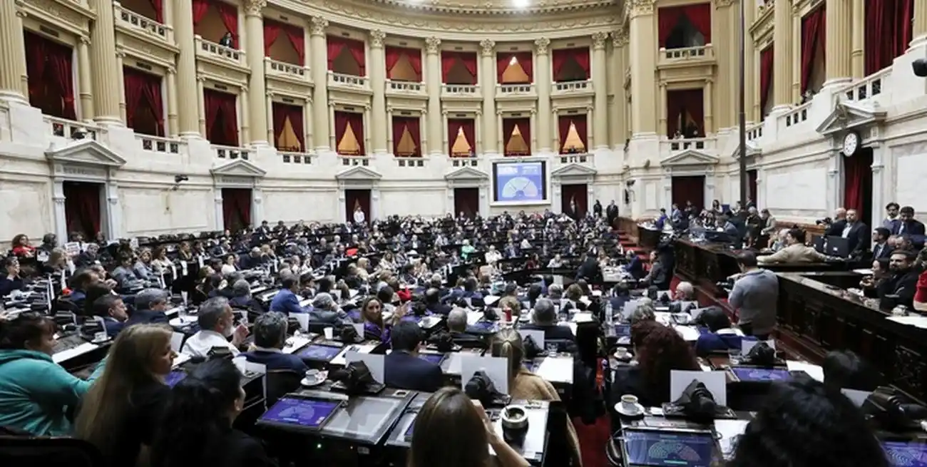 Tras la sesión del pasado miércoles, el jefe de Gabinete cuestionó a los legisladores que rechazaron los decretos delegados emitidos por el Gobierno nacional en la Cámara de Diputados, y acusó al peronismo de querer "romper las políticas" del Poder Ejecutivo. Crédito: Prensa Diputados